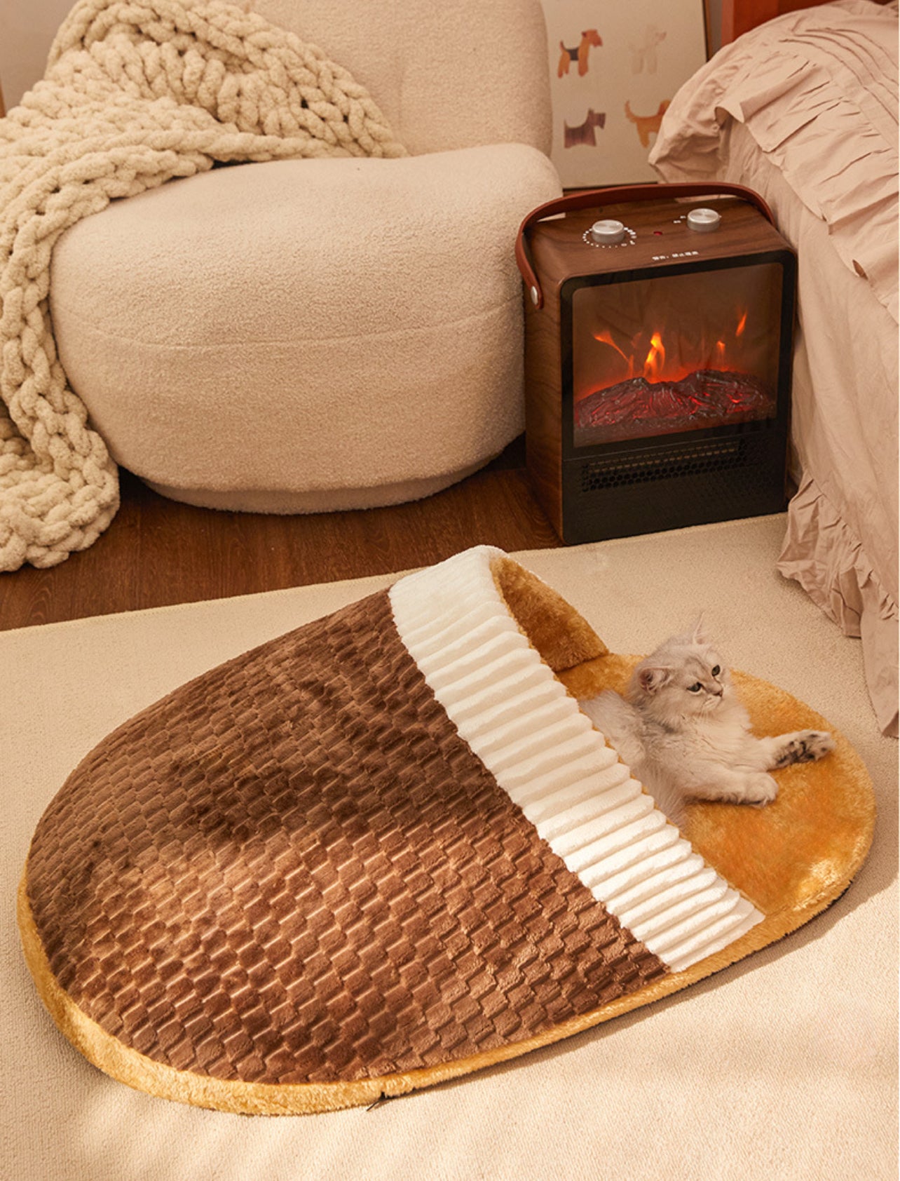 Slipper bed for dogs and cats