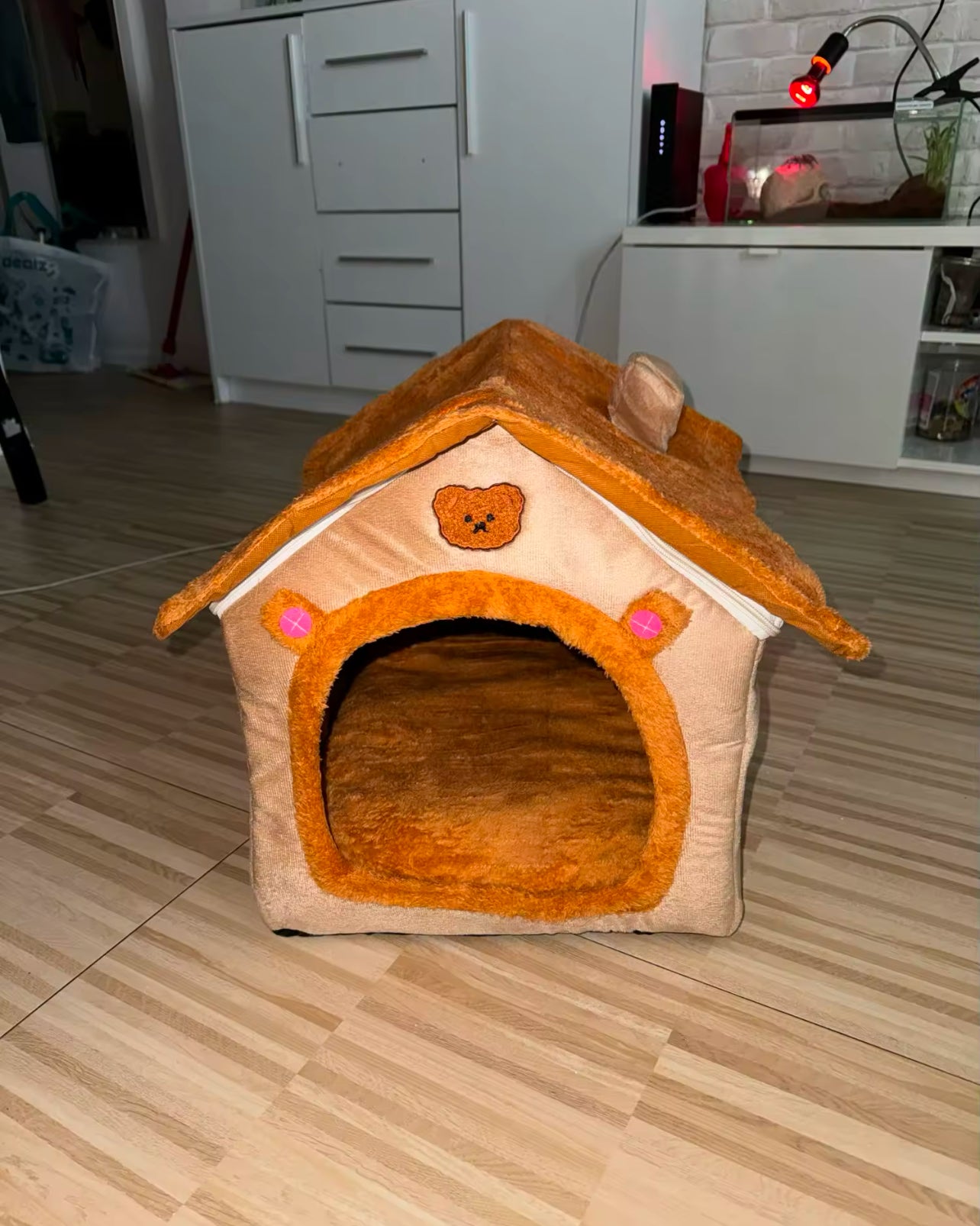 Folding house for cats and dogs